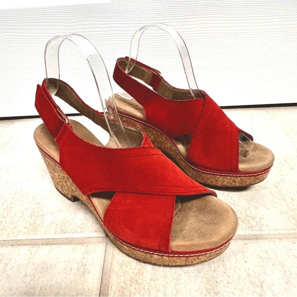 Clarks Womens Giselle Dove Wedge Sandals platform leather suede womens size 9.5M